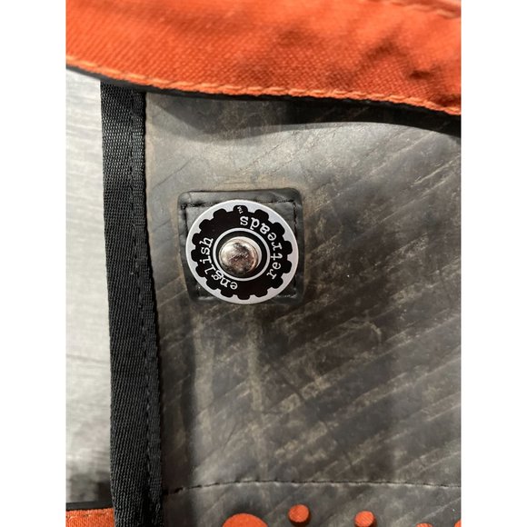 GENTLY USED ENGLISH RETREADS PURSE - Picture 5 of 5